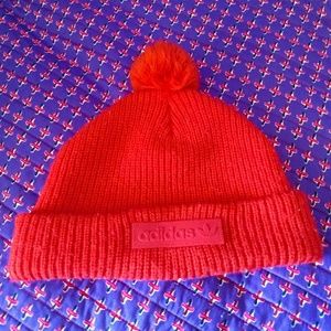 Adidas pom pom beanie